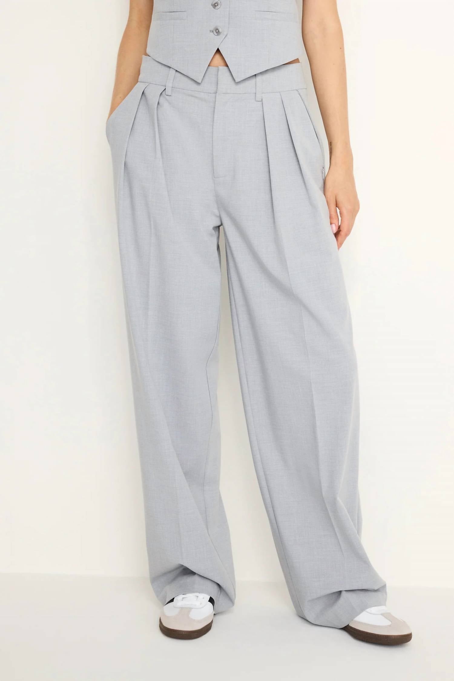 Good American - Essential Suiting Pleated Trousers