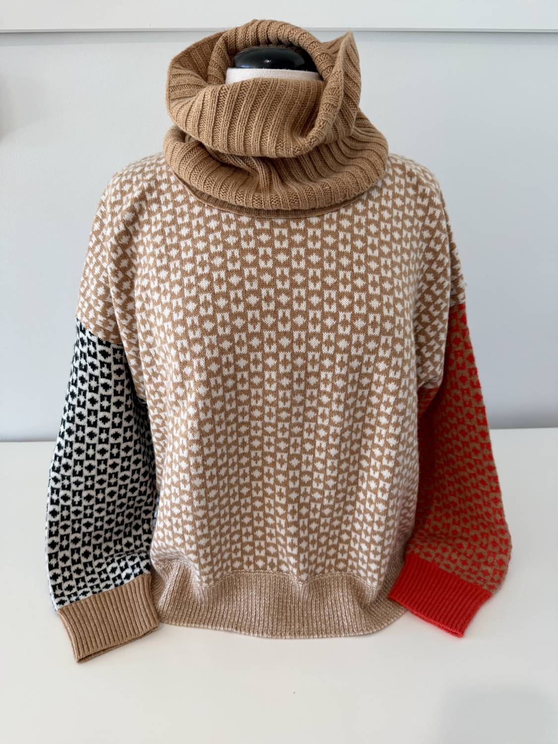 Zaket & Plover - Women's Fairisle Snood Sweater