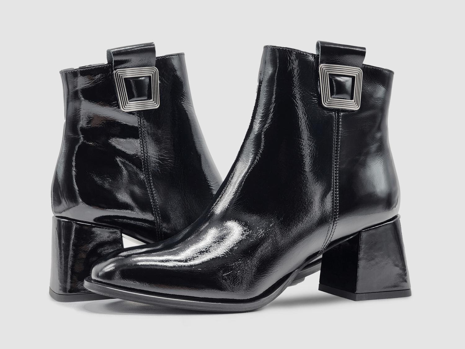 Aga - Women's Karolina Leather Booties
