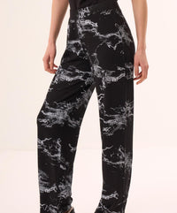 french kyss Abstract Print Lounge Pant in black white - women's pants - detail view