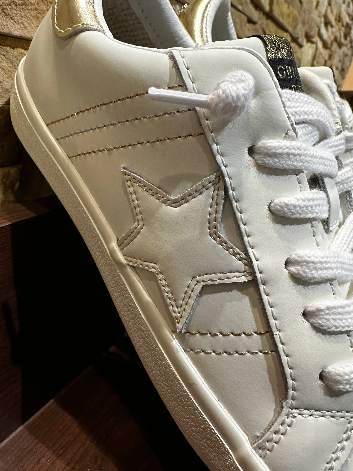 Vintage Havana - Women's Striped Low Top Sneaker