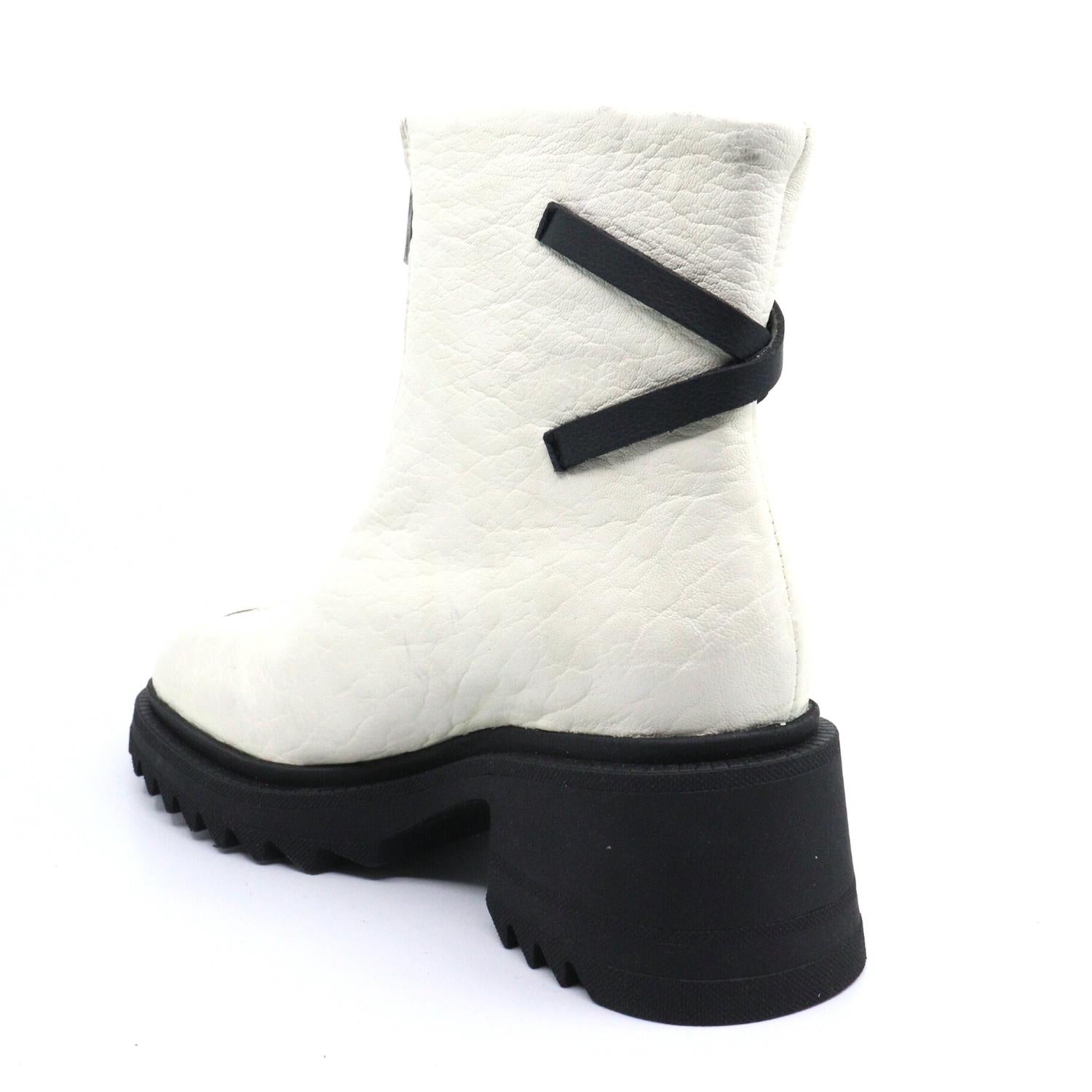 Hoola White Bootie