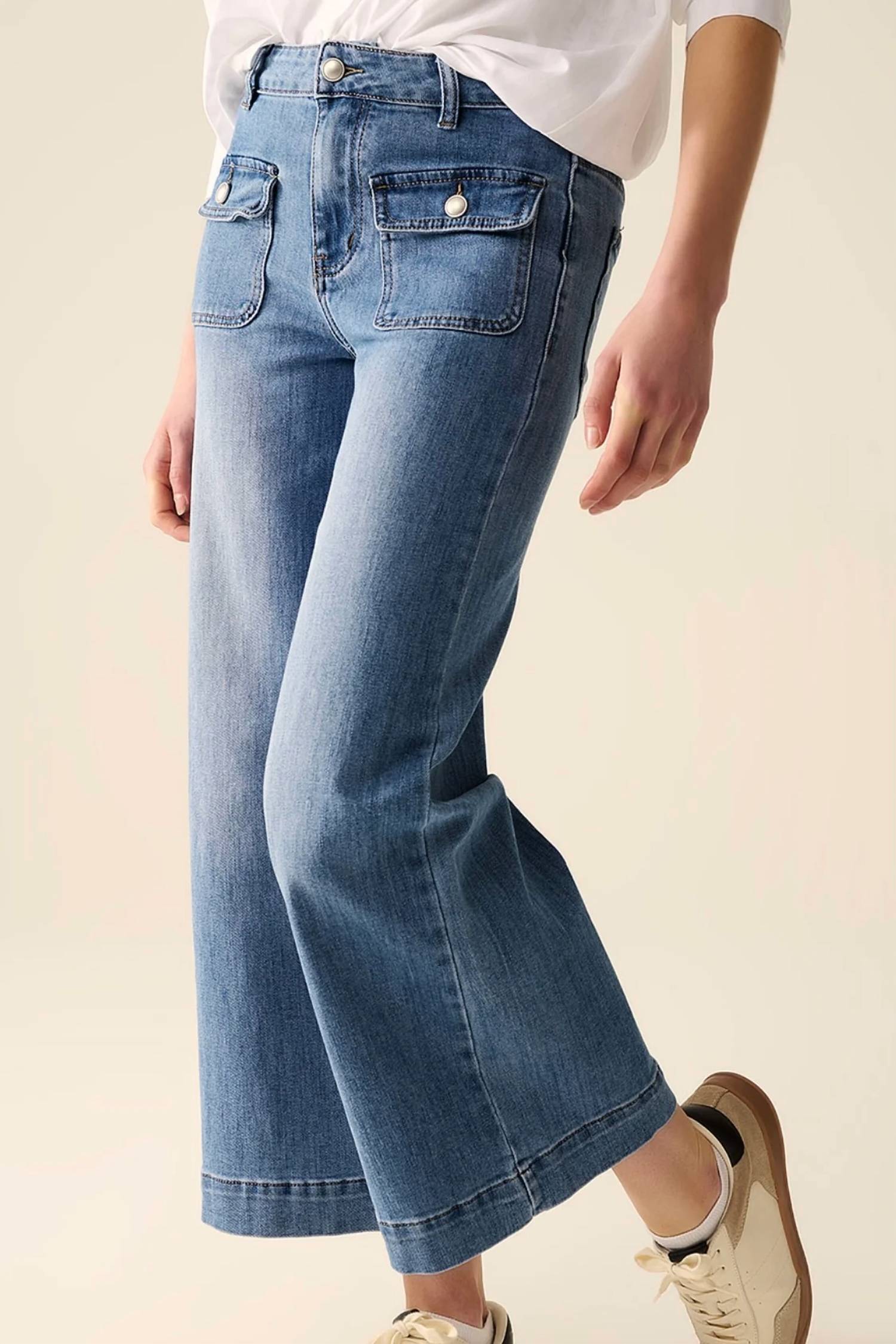Q2 - Straight Leg Jeans With Front Pocket