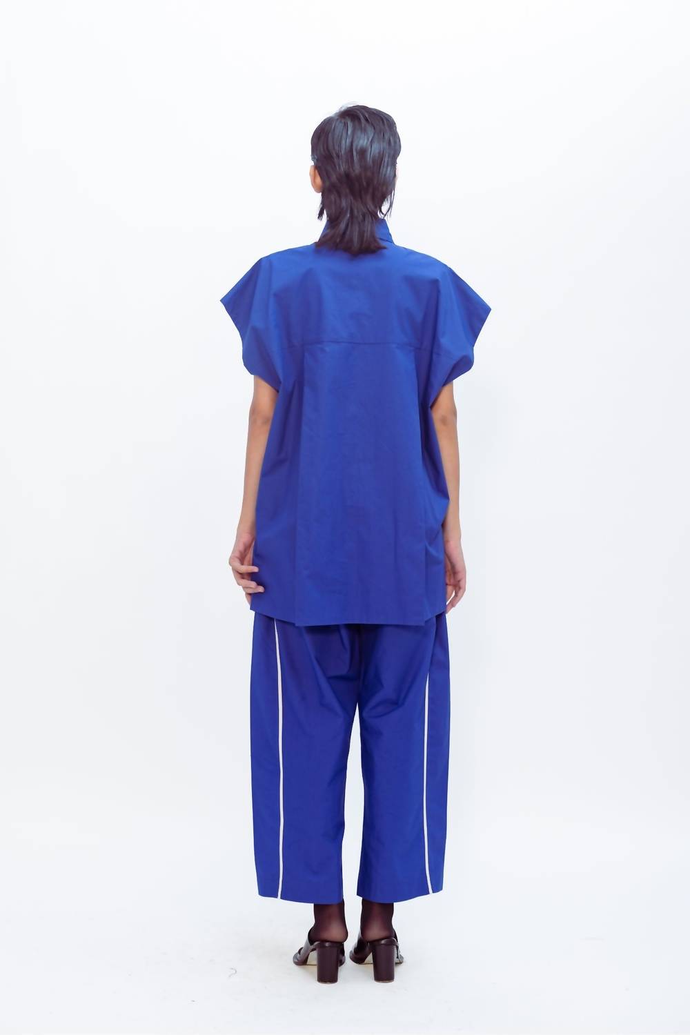 LOVEBIRDS Barrel Wide-leg Trouser in cerulean blue - women's pants - detail view