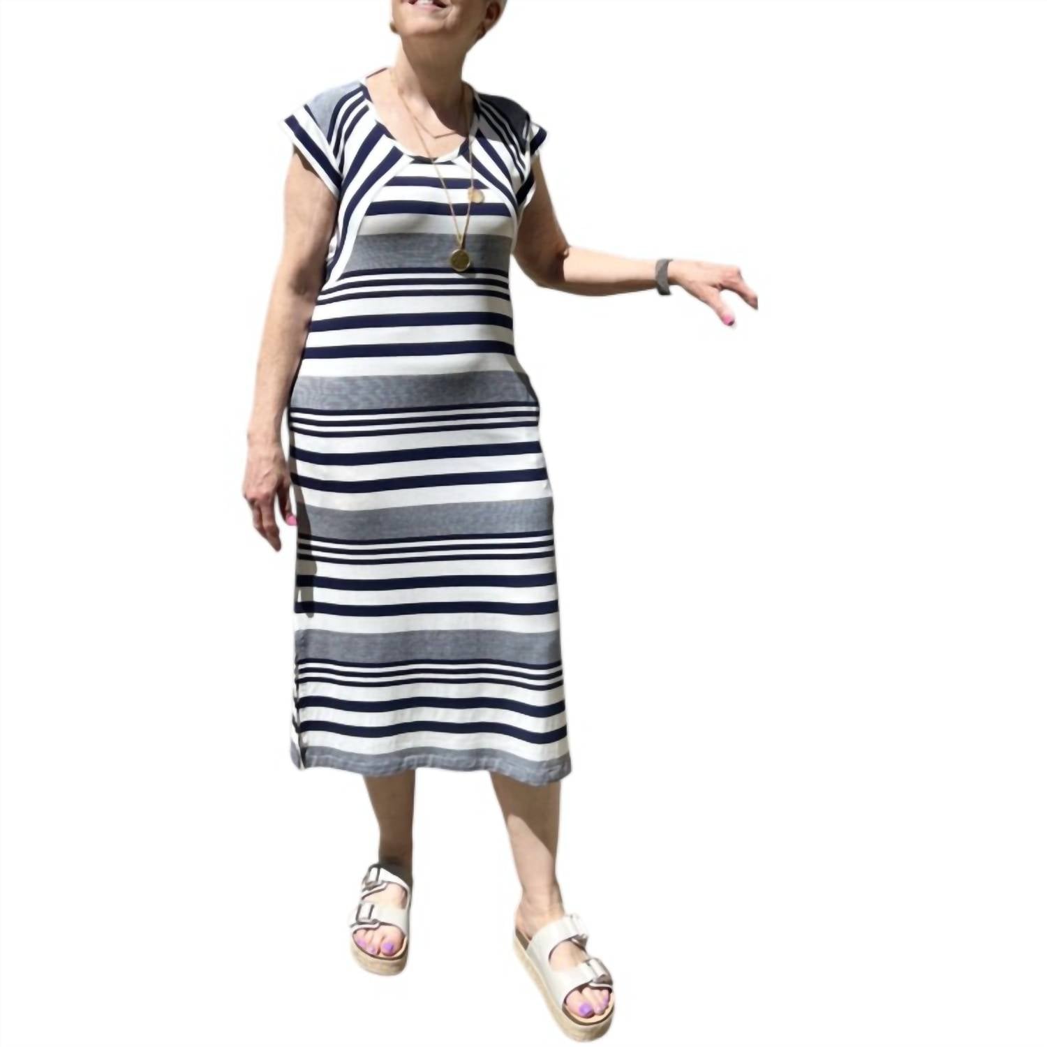 Guitare - Short Sleeve Round Neck Dress
