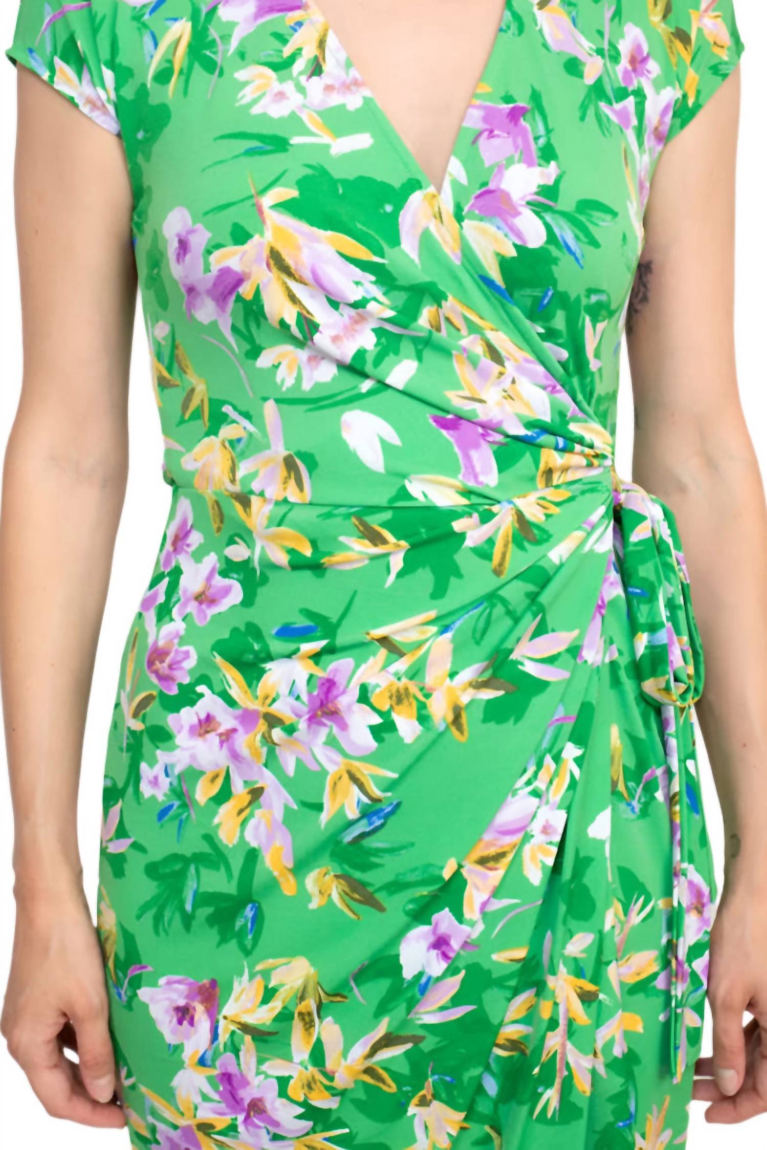 Maggy London - V-neck Tie Waist Gathered Side Floral Print Jersey Dress