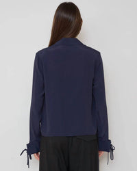 WE-AR4 The 20S Blouse in navy - women's shirt - detail view