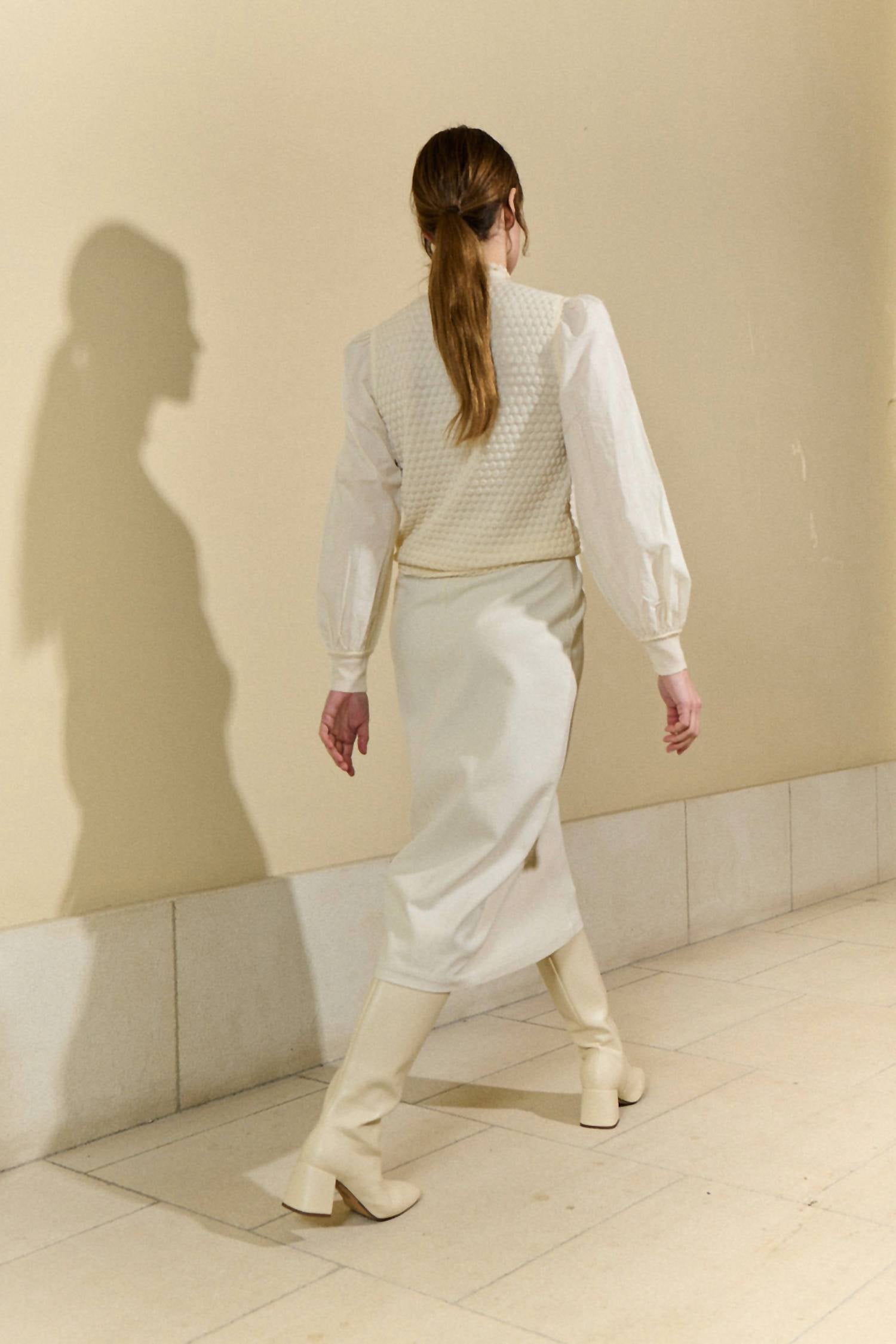 SITA MURT Knit Cotton Sleeves in ecru - women's blouse - detail view