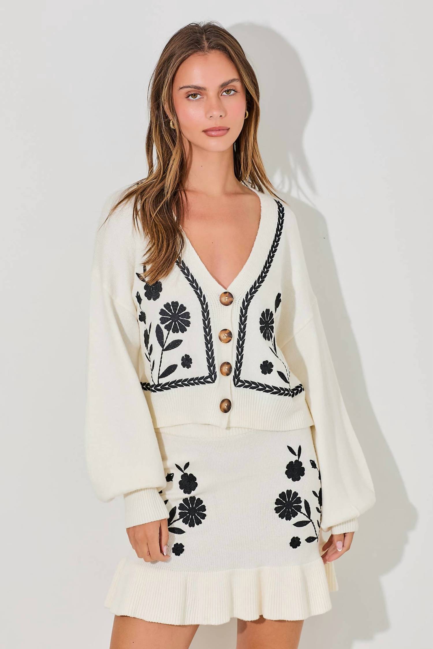 Baevely By Wellmade - Embroidered Floral Cardigan