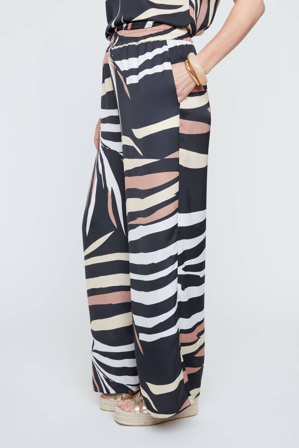 Renuar Blue Horizon Luxe Pant in mocha - women's pants - detail view