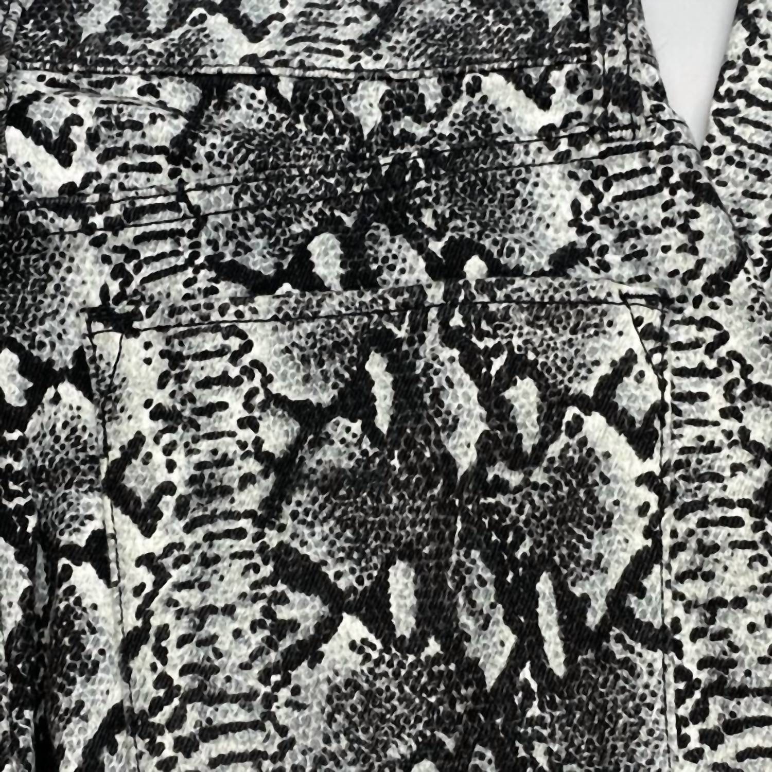 alice + olivia Women’s Snakeskin Skinny Jeans in black white - women's jeans - view 4