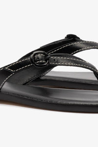 Larroude - Women's Mary Kate Leather Thong Flat Sandals