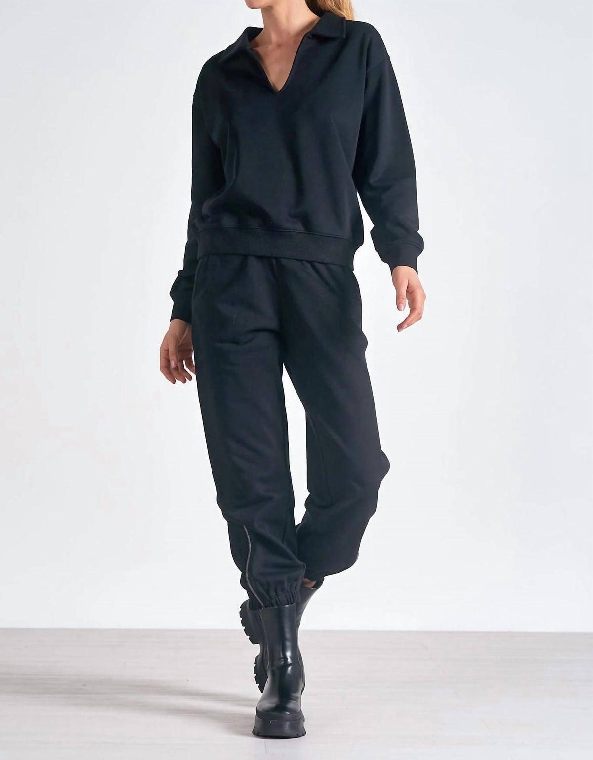 Elan - Collared V-neck Sweatshirt Top