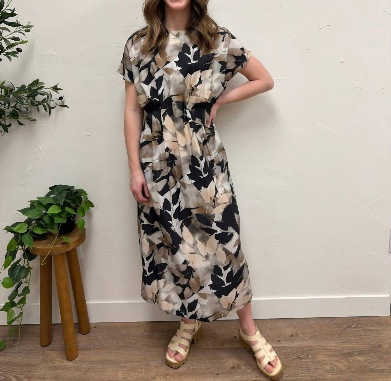 Fancy Dream Usa - Leaf Print Wide Shoulder Dress
