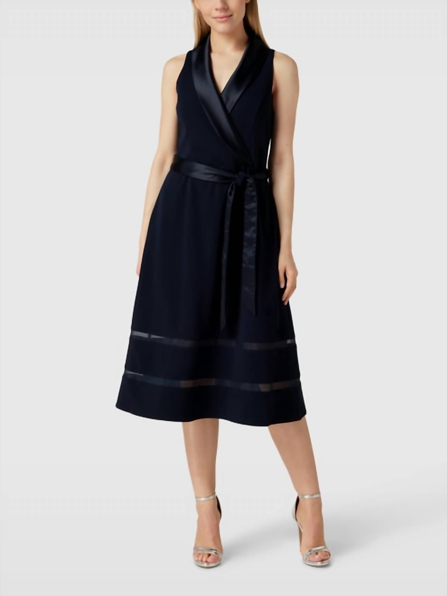 Adrianna Papell - Cocktail Dress With Waist Belt