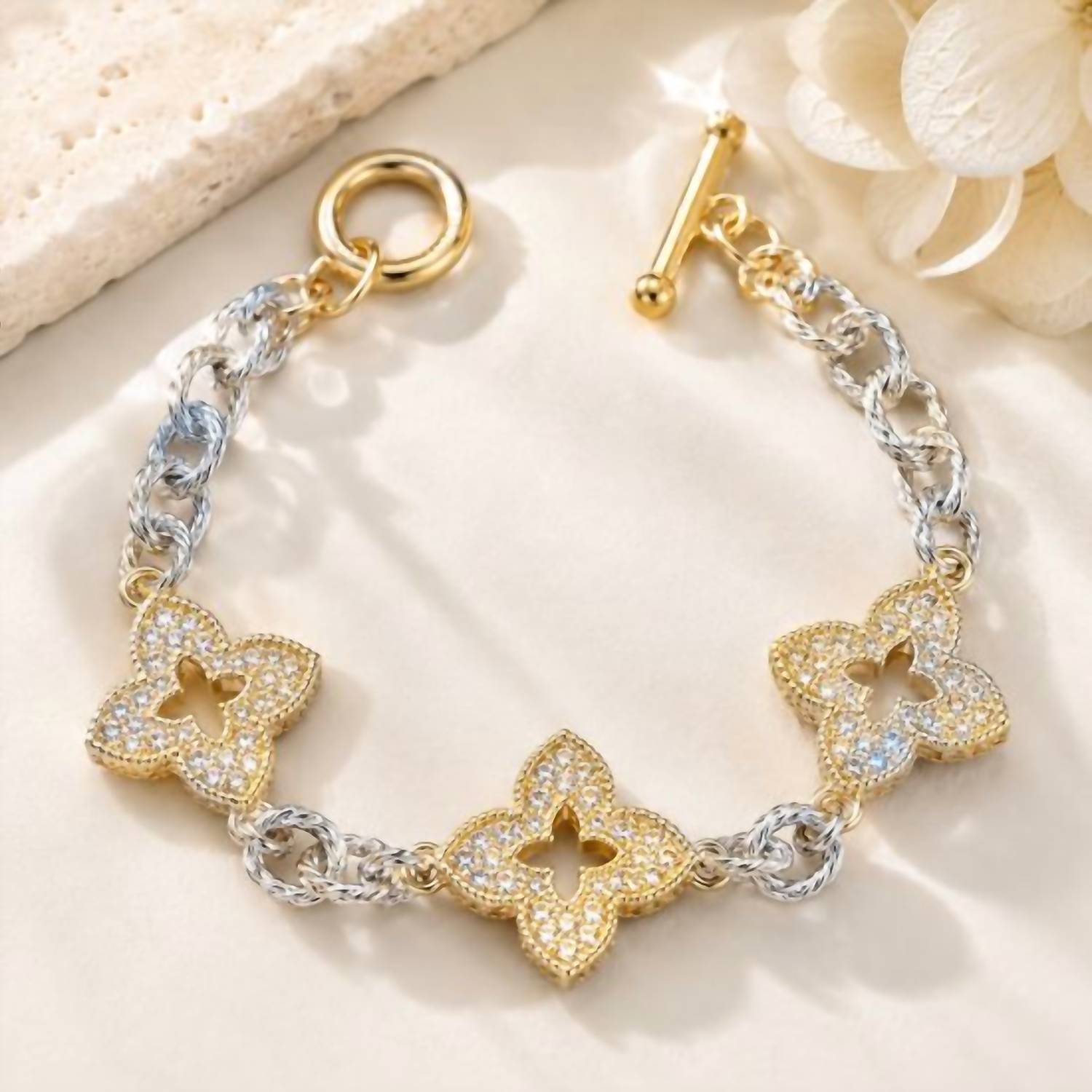 Fashion City - Women's Clover Pavé Mixed Metal Link Bracelet