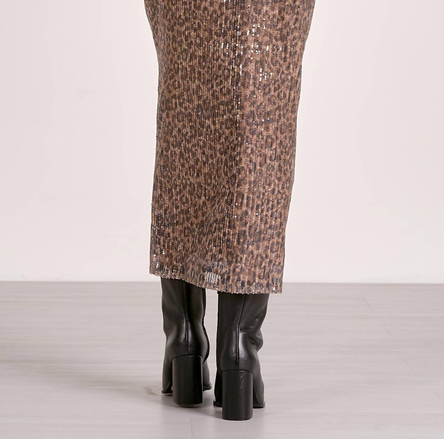 Elan - Glamour Midi Skirt