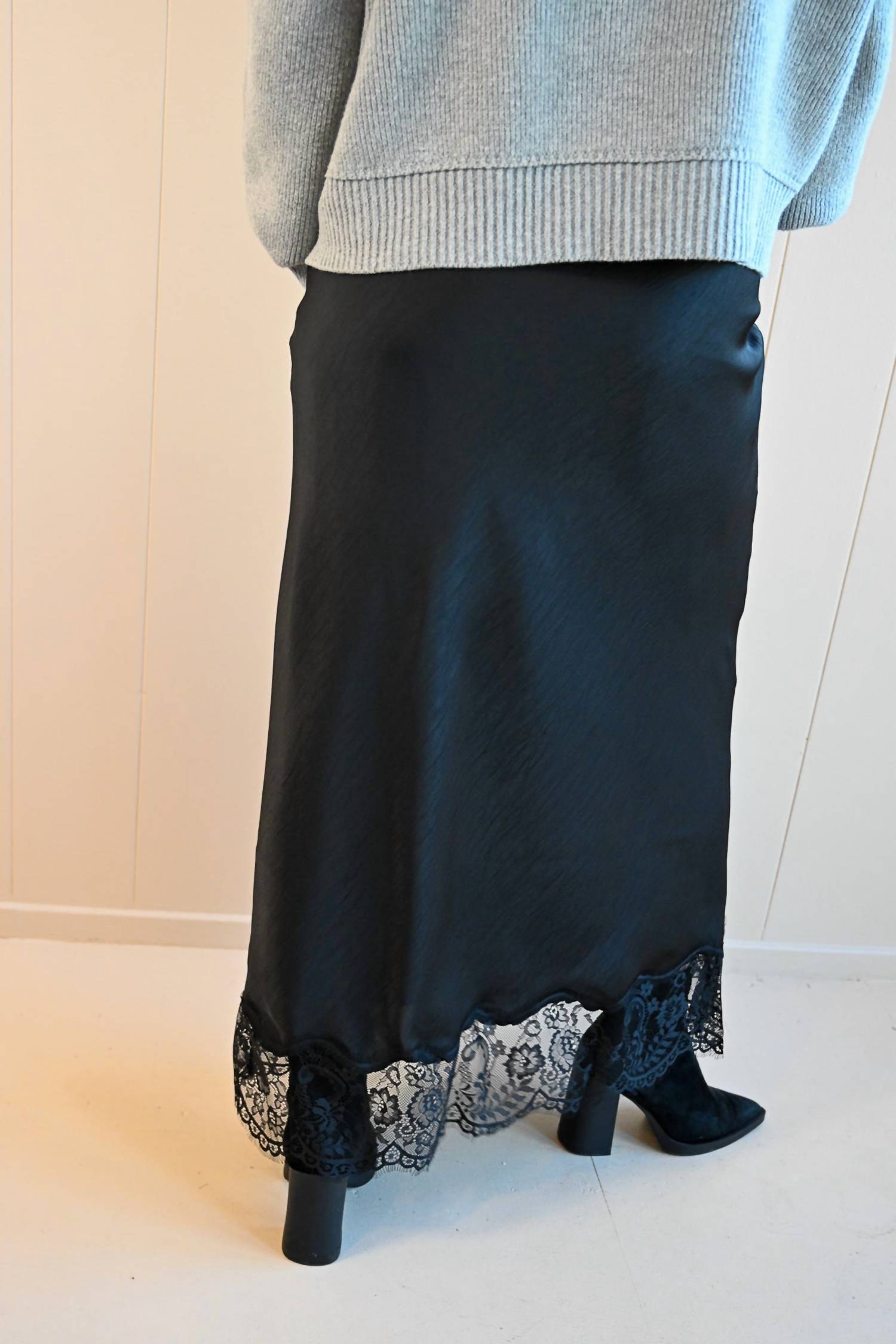 Z Supply - Women's Sea Palm Avenue Lace Satin Midi Skirt