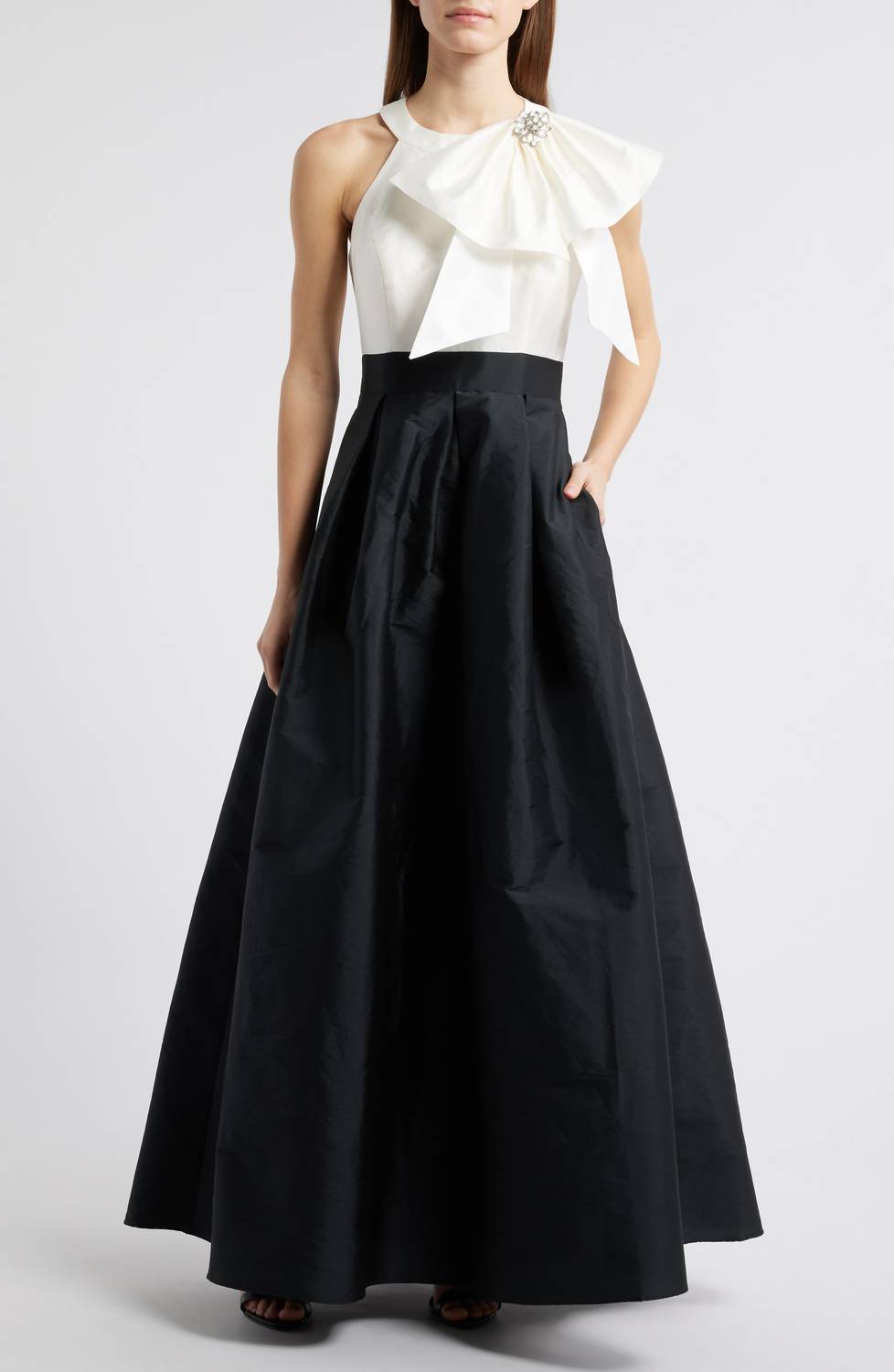 Eliza J - Bow Crystal Mikadoballgown