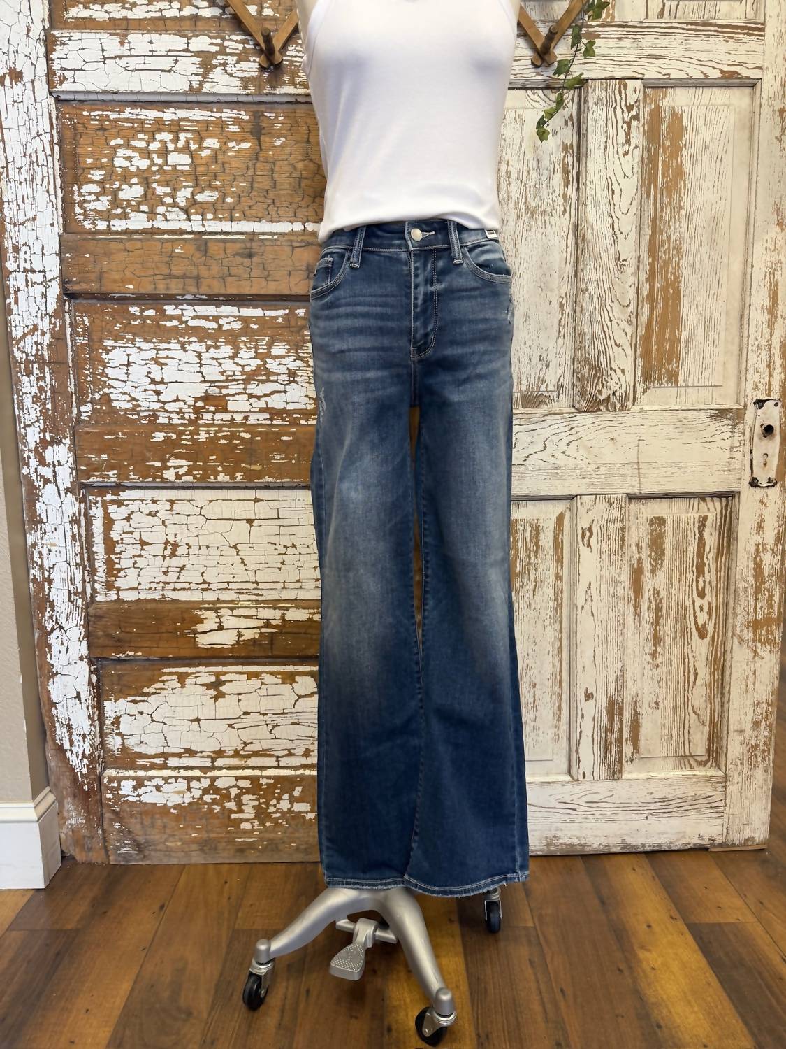 Judy Blue - 90's Straight Leg Jean