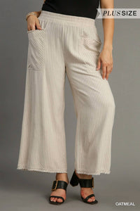 Umgee - Linen Blend Wide Leg Pants With Frayed Details - Plus