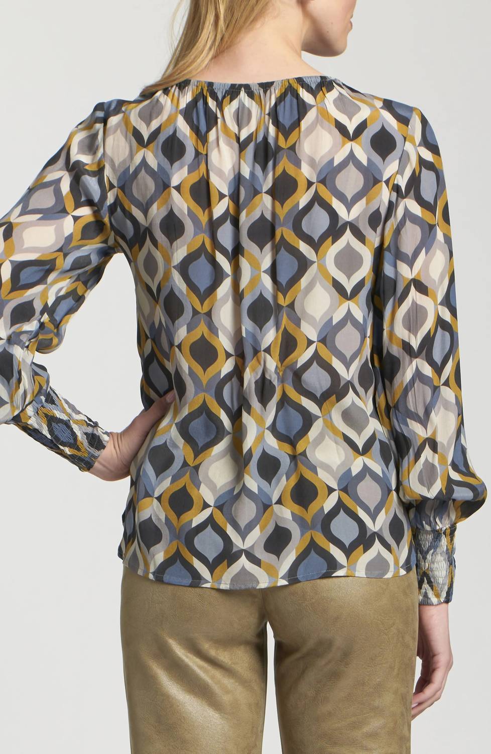 Apny - Printed Smocked Cuff Top