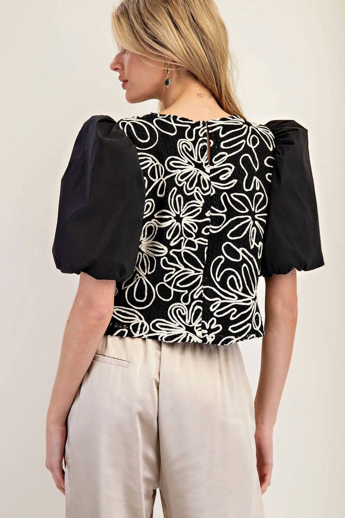 Ee:Some - Embroidered Puff Sleeves Top