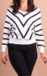 Gigi Moda - Chevron Batwing V-neck Sweater