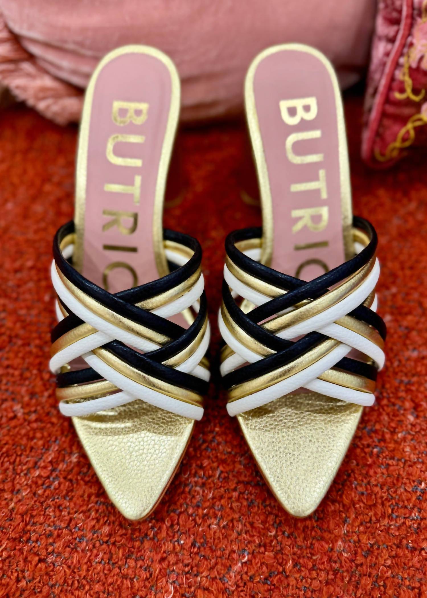 BUTRICH Women's Alessia Heel Pump in black gold - women's heels