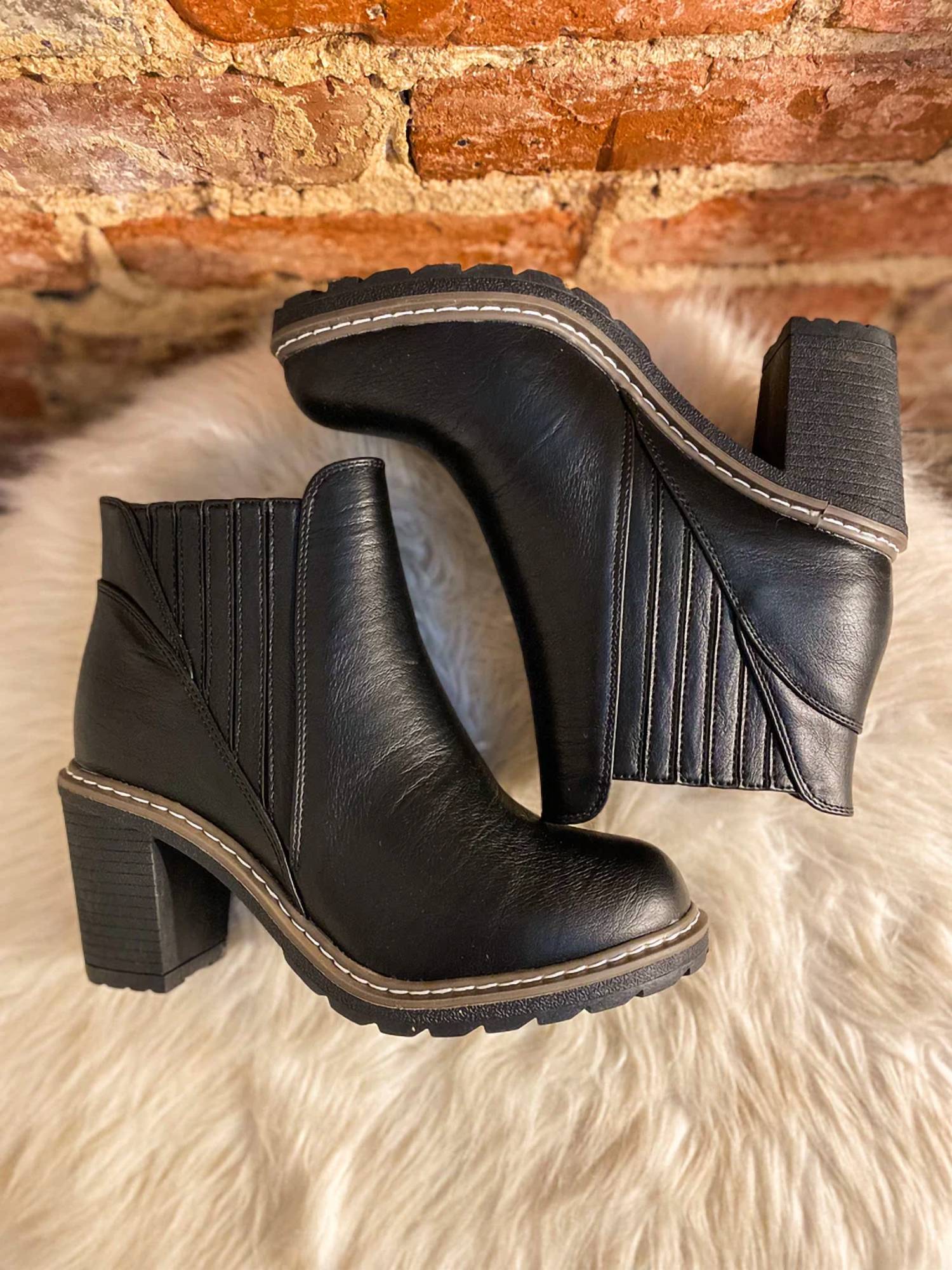 Corkys Footwear - Women's Pecan Pie Booties