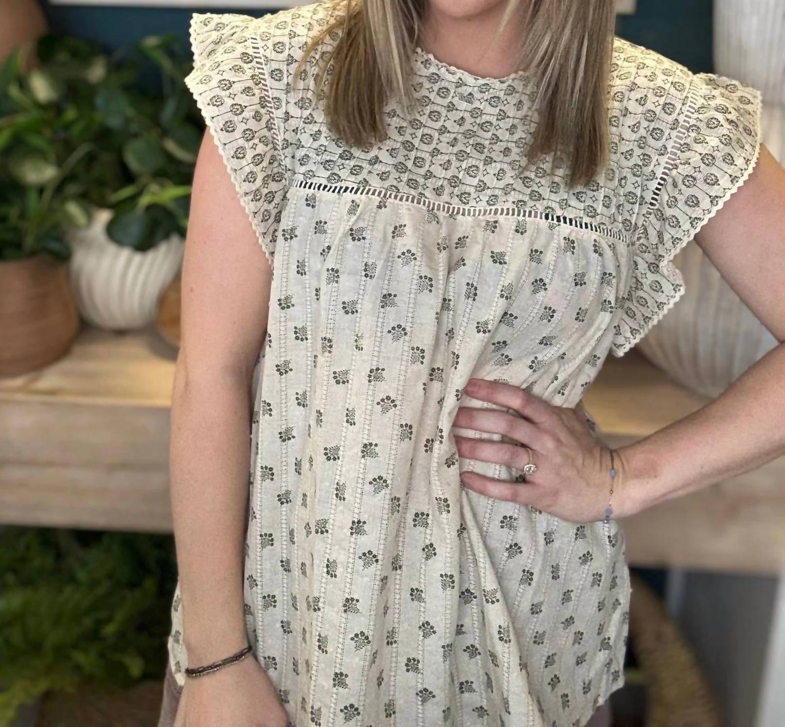 Easel - Floral Flutter Sleeve Blouse