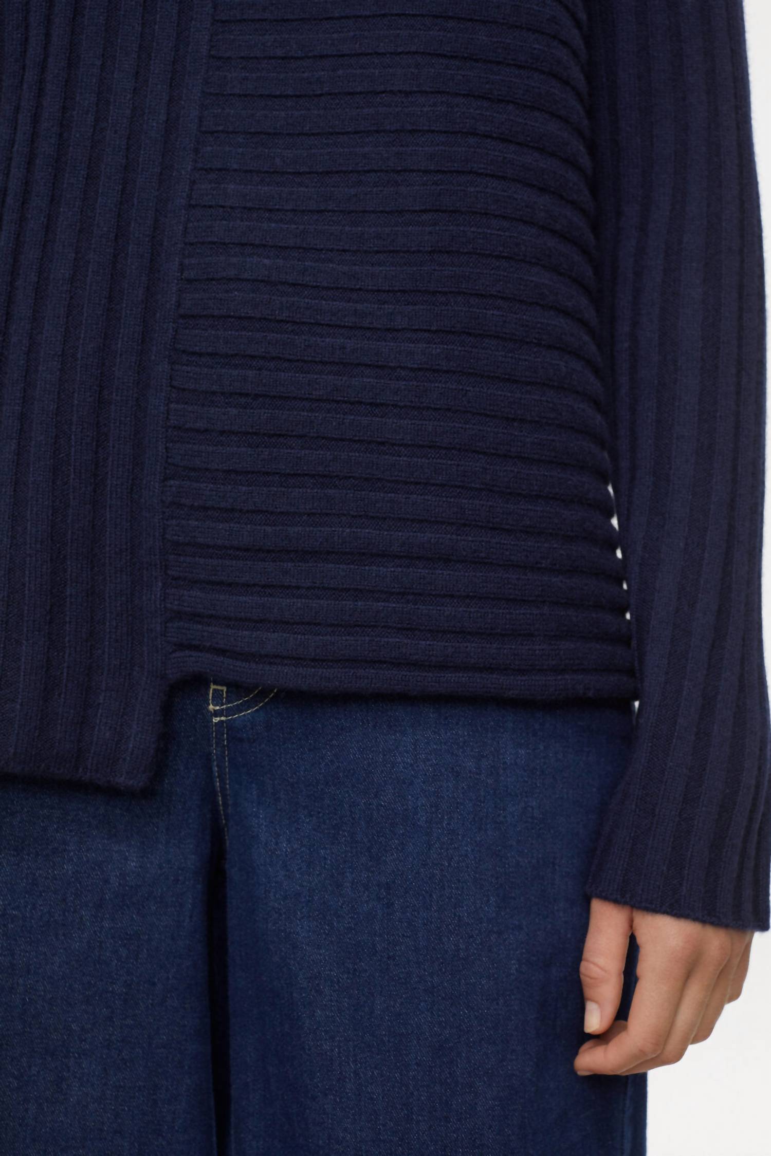 Closed - Turtle Neck Pullover