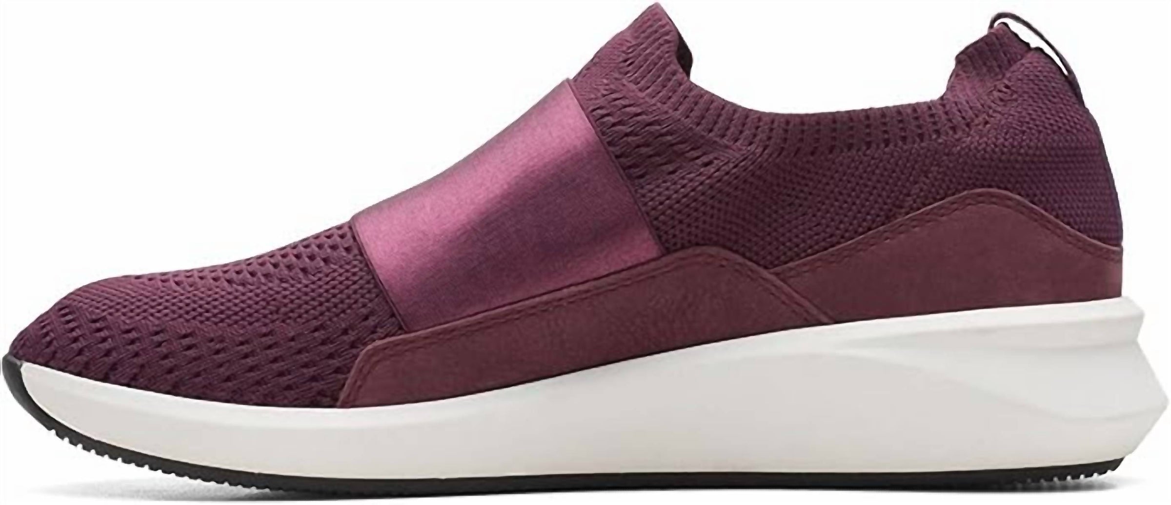 Clarks - Women's Un Rio Knit Slip On Sneakers
