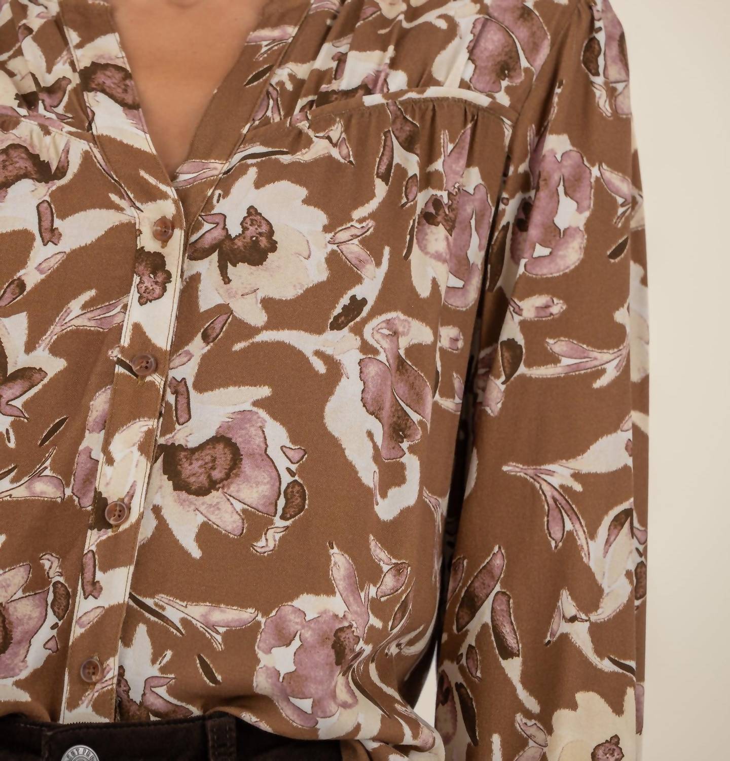 Kut From The Kloth - Isley Long Sleeve Shirt With Neck Ruffles