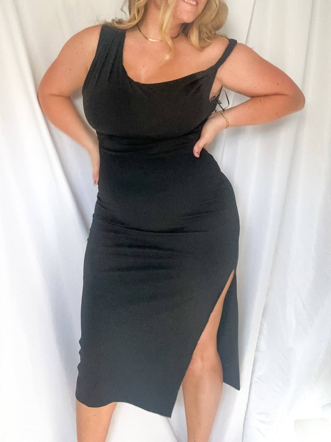 Le Lis - Kira Twisted Shoulder Midi Dress
