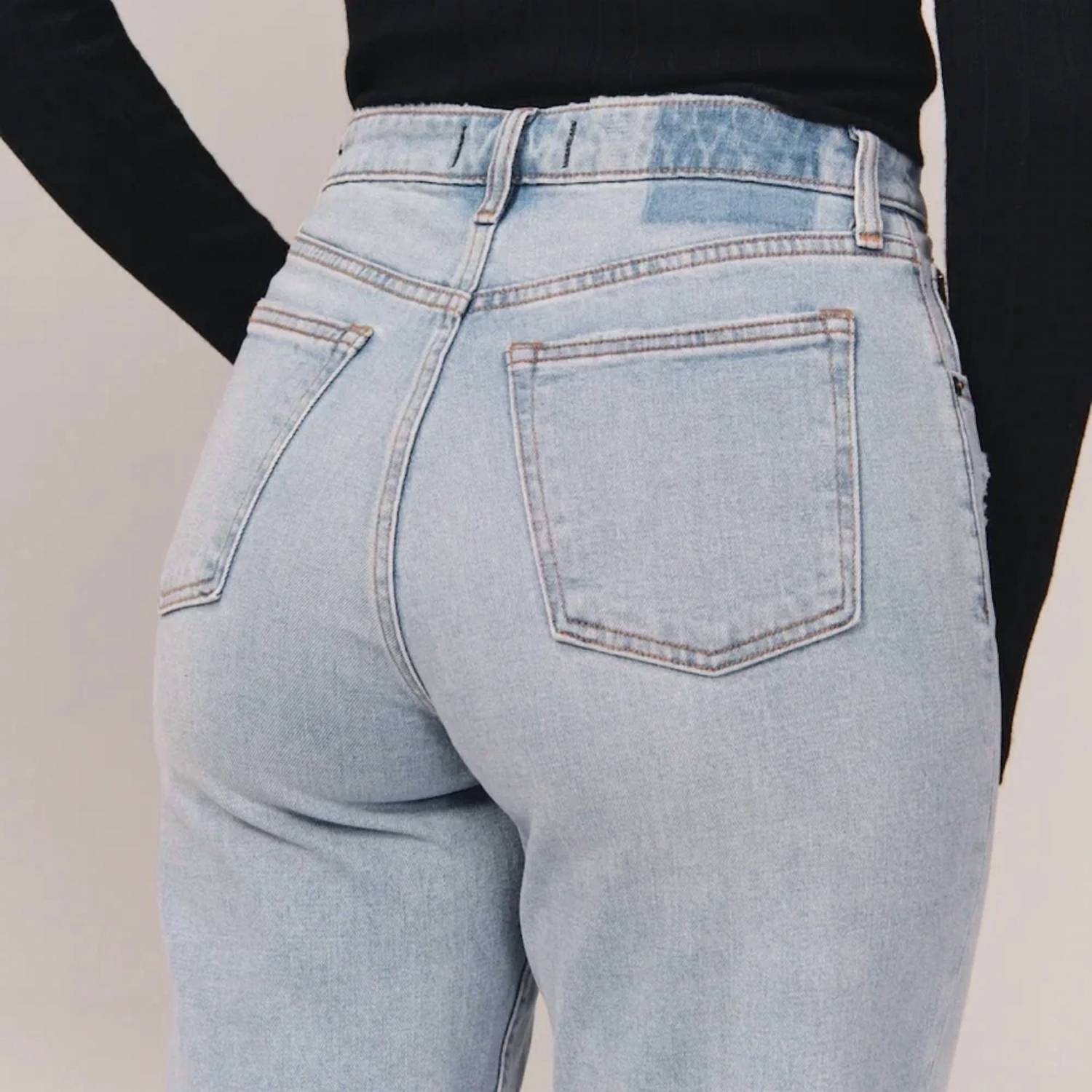 Abercrombie & Fitch - Curve Love High Rise Mom Jean