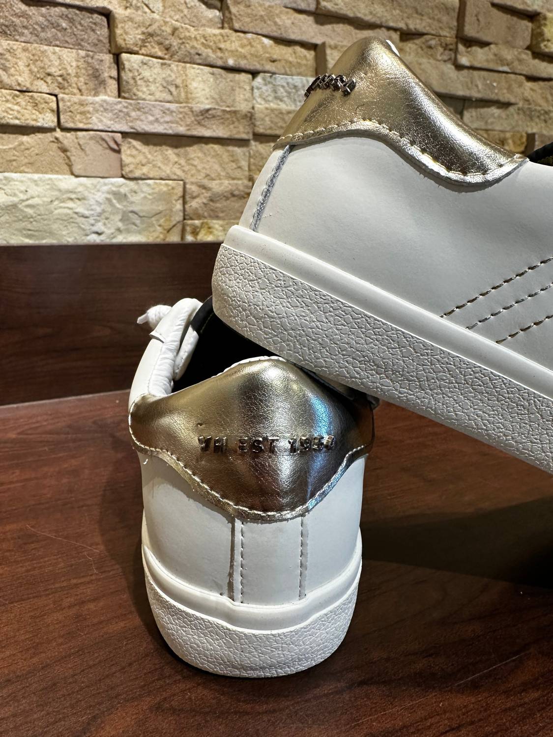 Vintage Havana - Women's Striped Low Top Sneaker