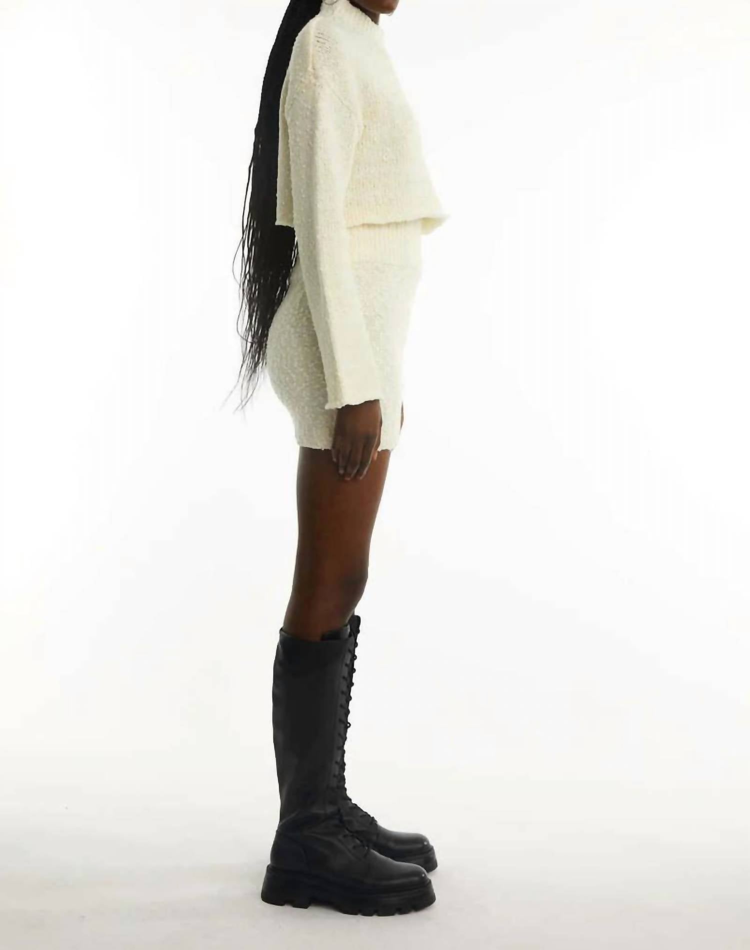 Oval Square - Dot Cropped Knitted Pullover Top