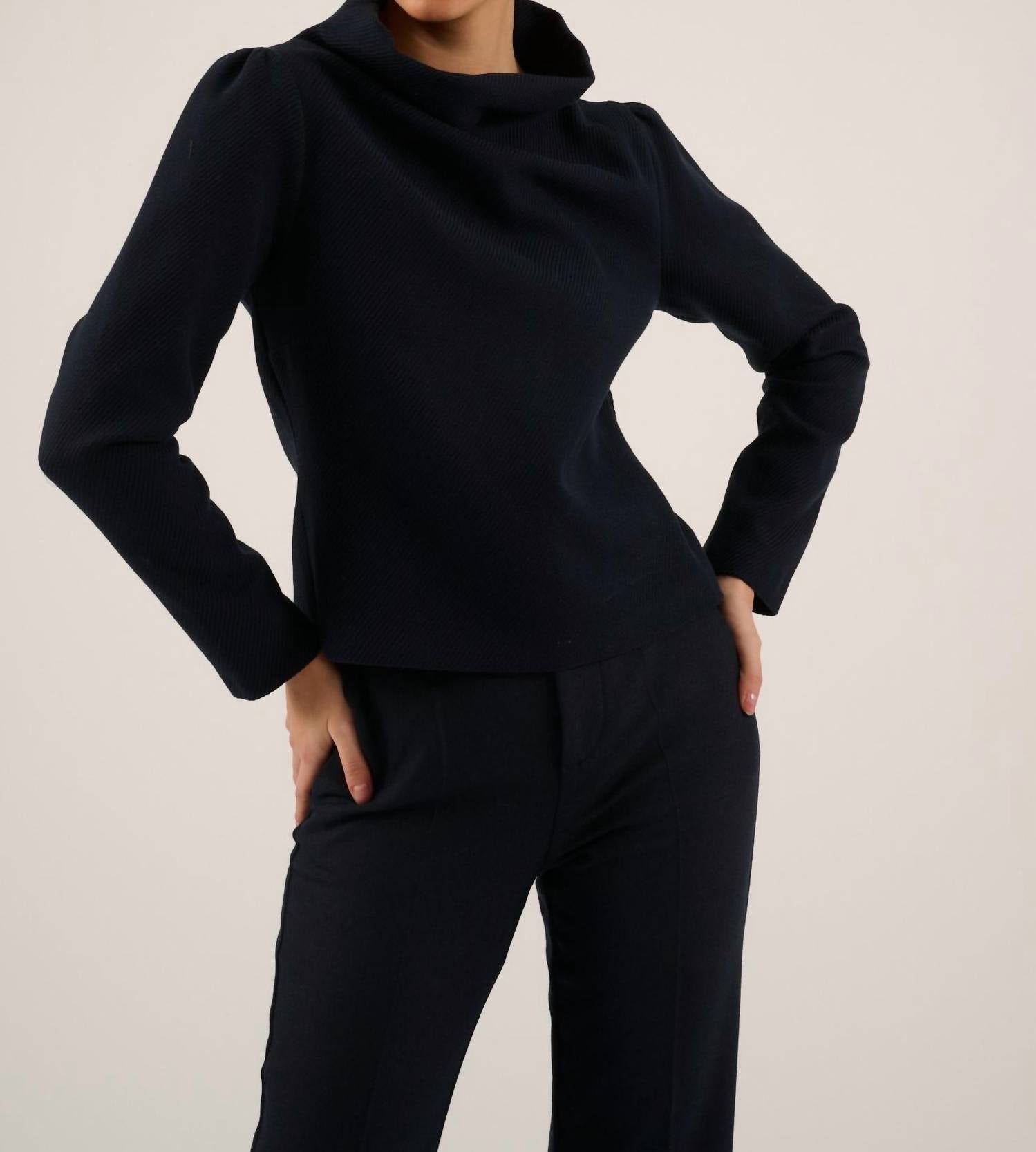Oscar The Collection - Women's Fray Top