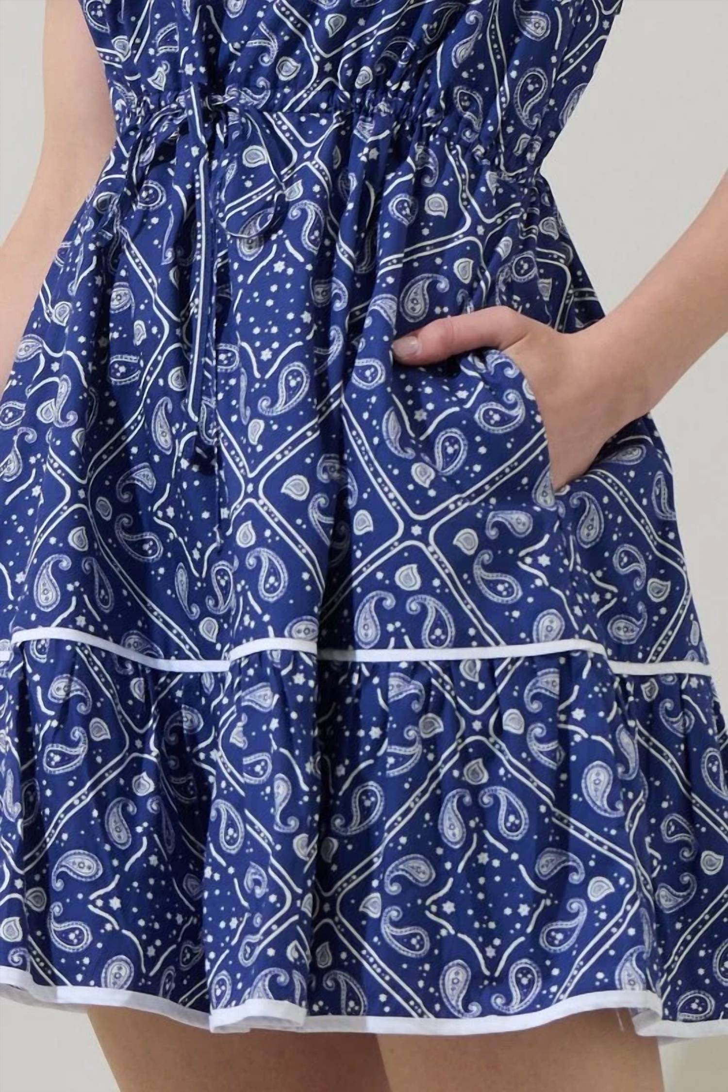 Sugarlips - Zenira Paisley Jazlene Shift Mini Dress