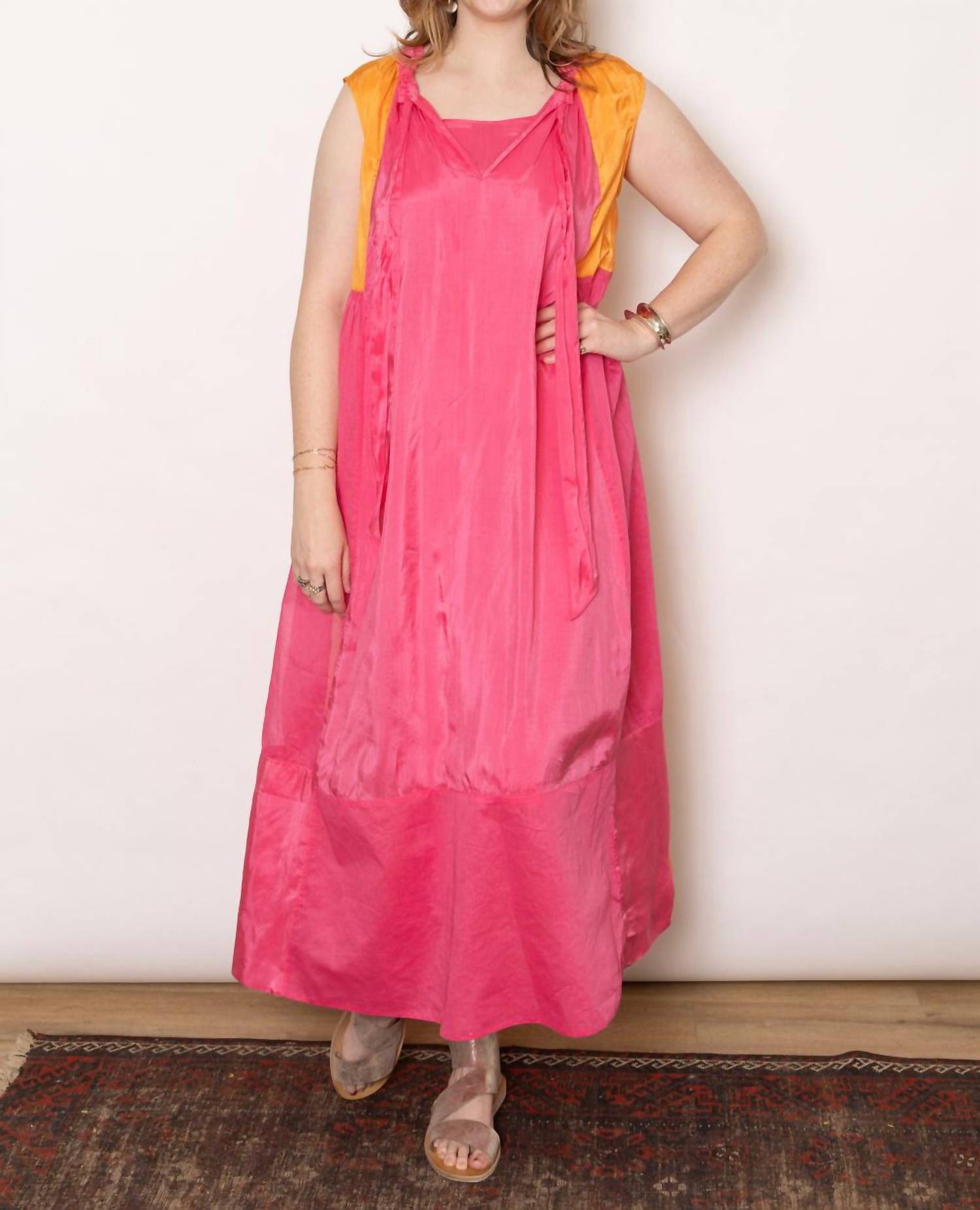 Psophia - Sleeveless Tie Dress
