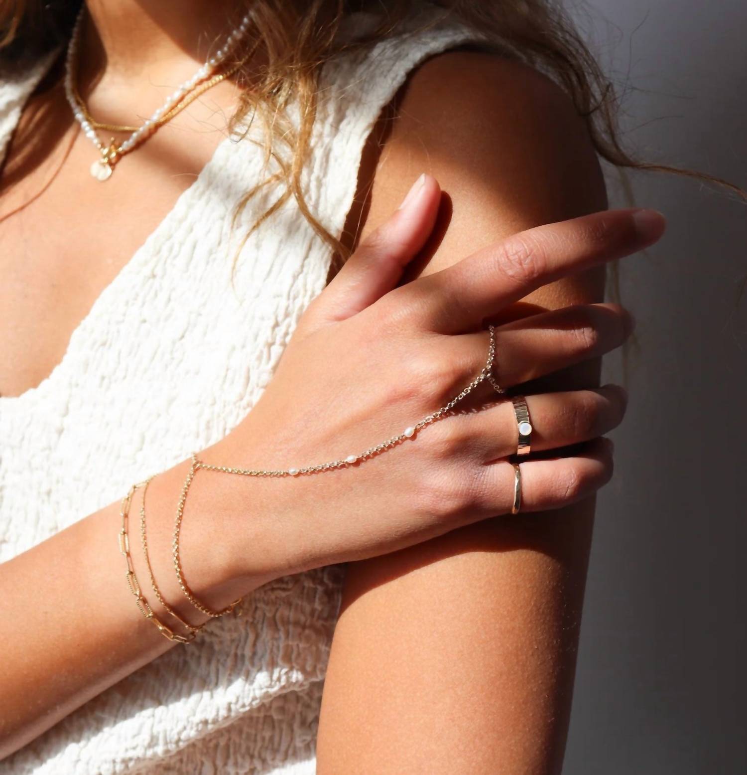 Token Jewelry - Women's Gemini Hand Chain With Pearls