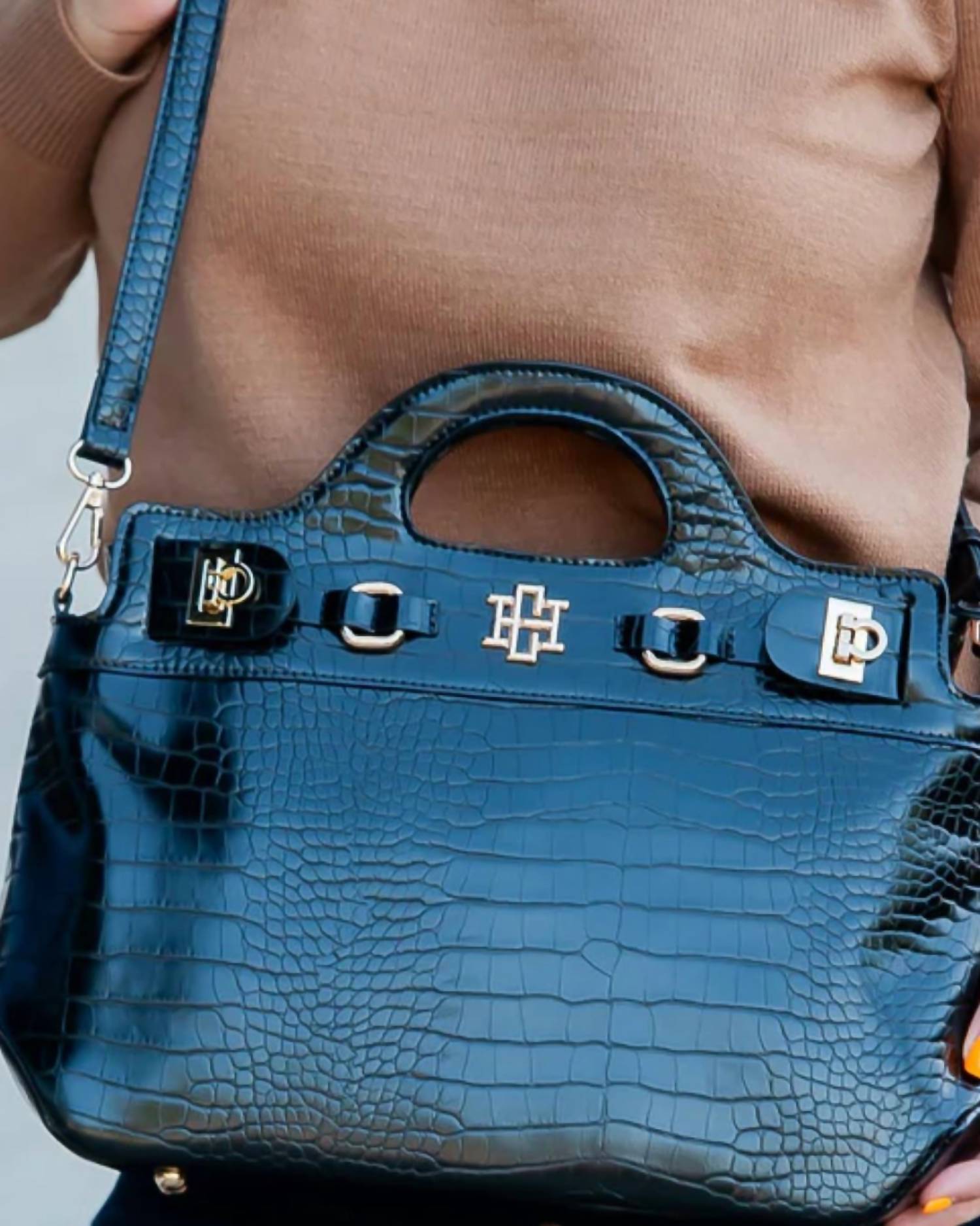 Caroline Hill Savannah Handbag in black - women's bag - detail view