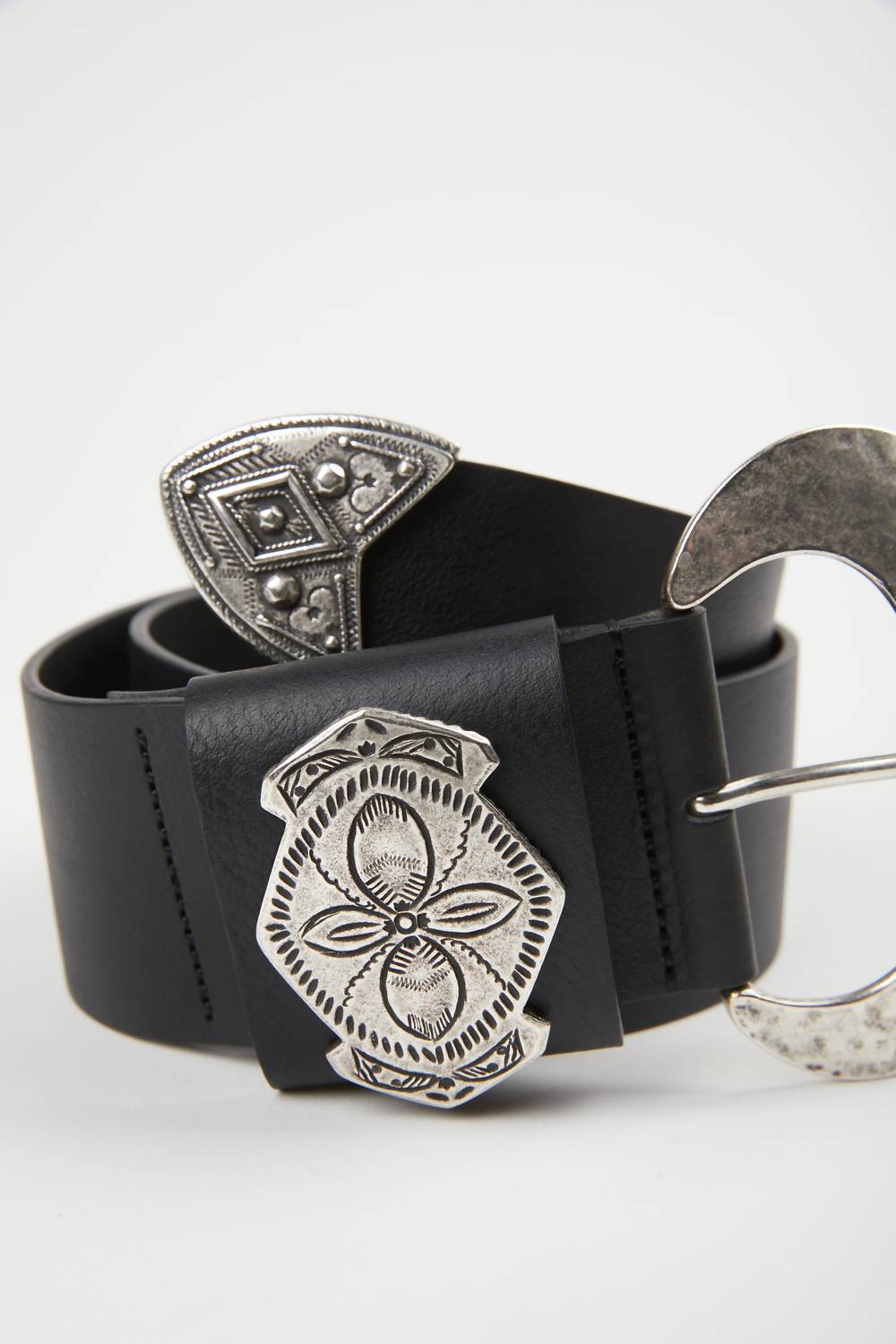 LEATHER BELT WITH METAL BUCKLE