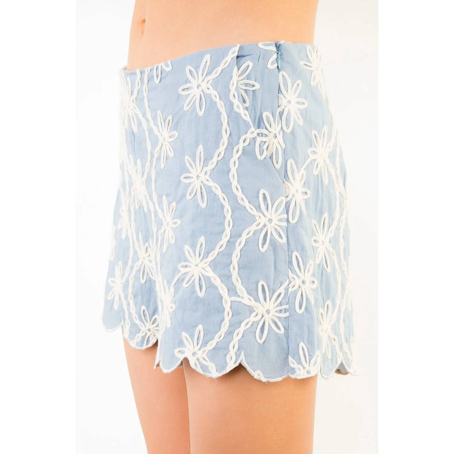 Thml - Embroidered Floral Scallop Hem Shorts