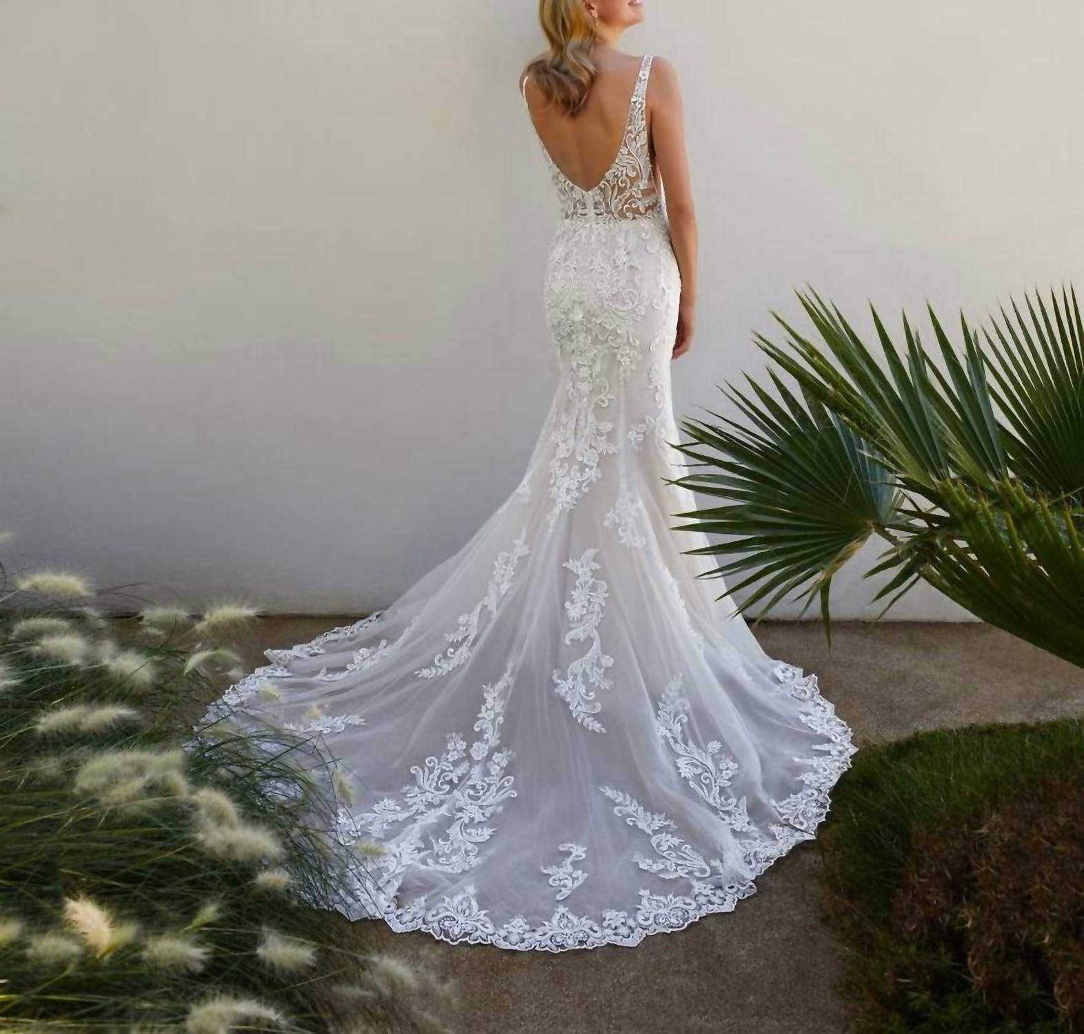 Cosmobella - Opulent Lace Fitted Gown