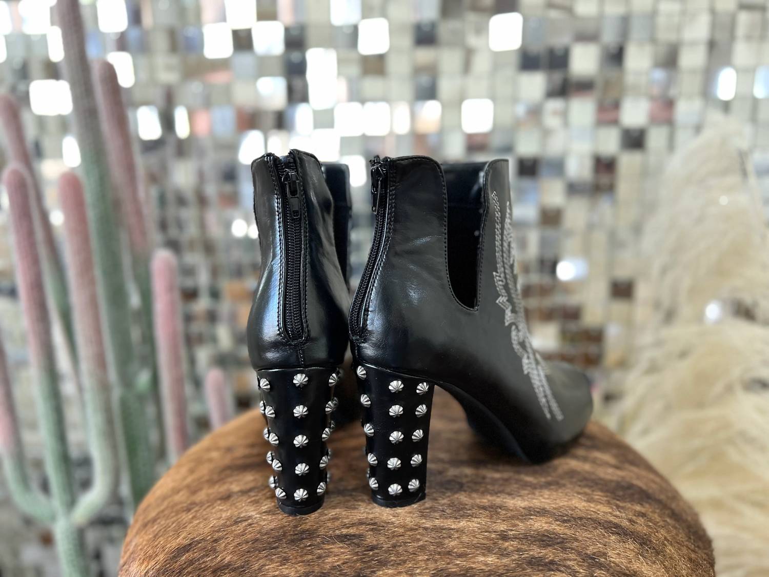 2Flyco - Women's Peep Toe Stitch Pumps