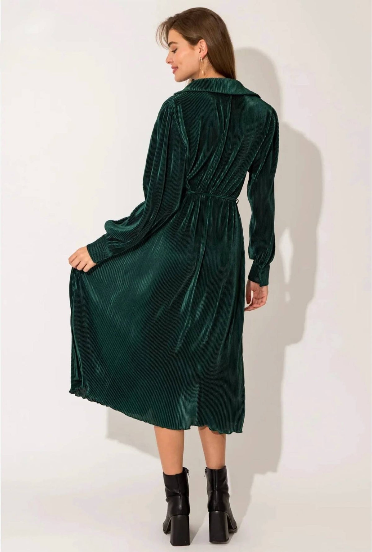 Gilli - Noelle Long Sleeve Pleated Belted Midi Dress