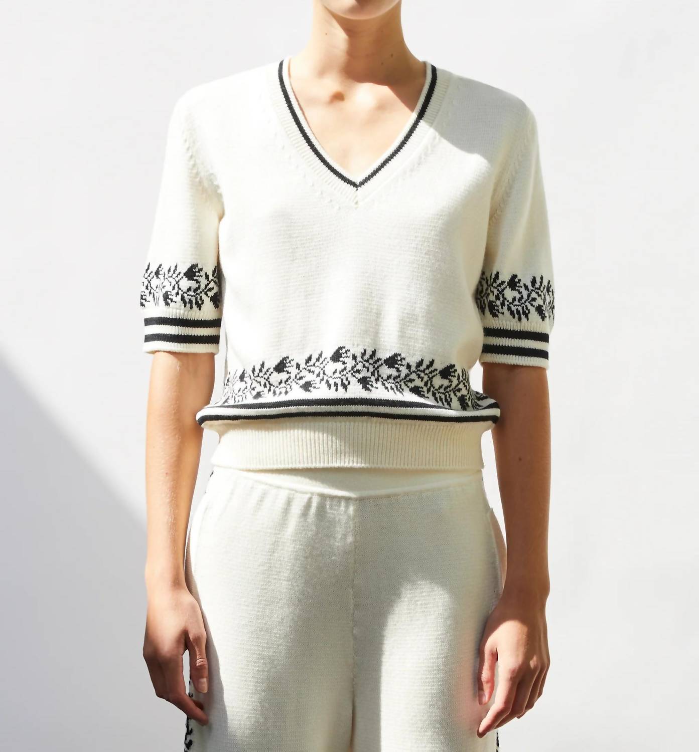 Molli - Jacquard V-neck Top