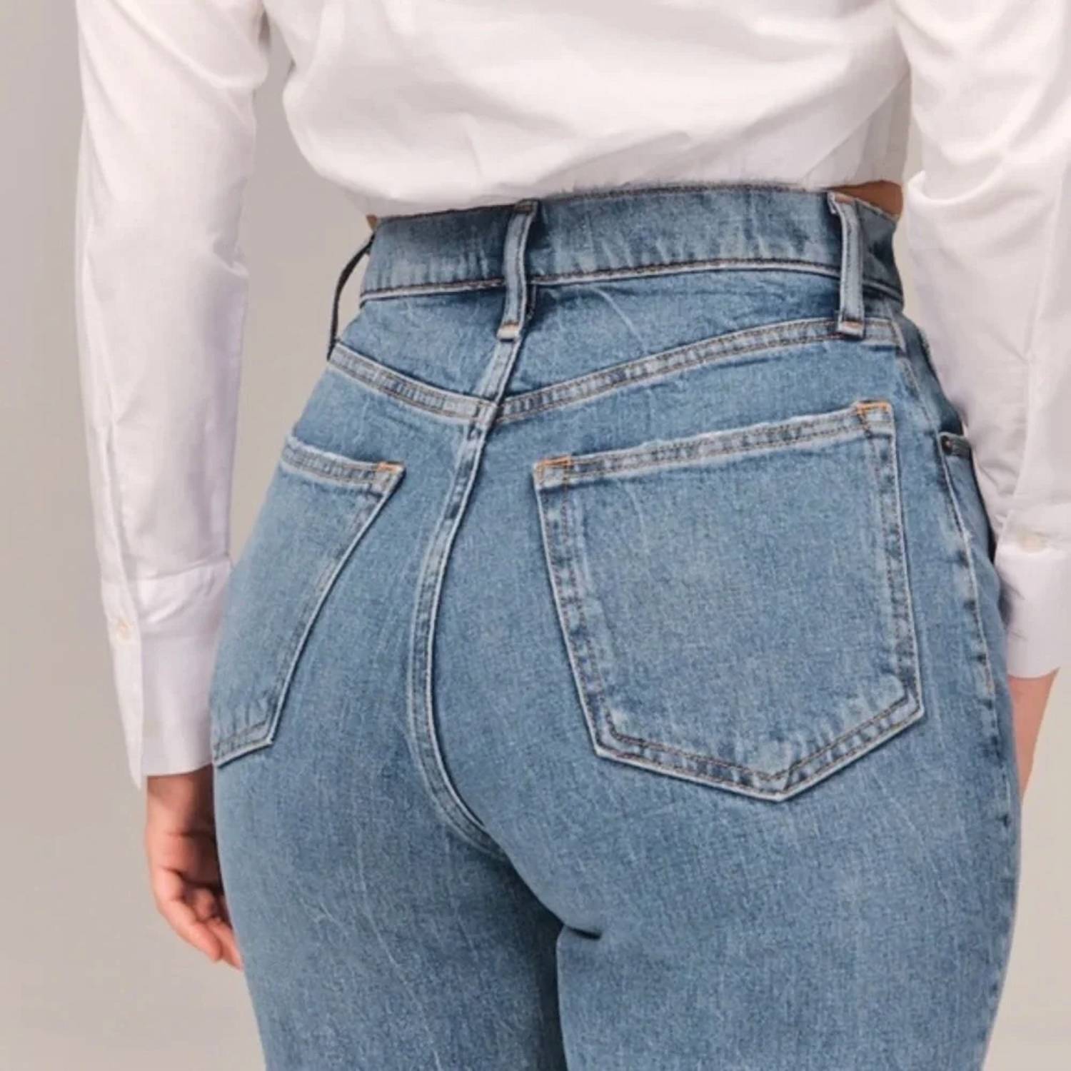 Abercrombie & Fitch - Ultra High Rise Vintage Flare Jeans